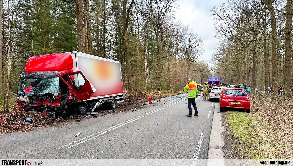 Ernstig ongeval op N310 tussen auto en vrachtwagen [+foto's]