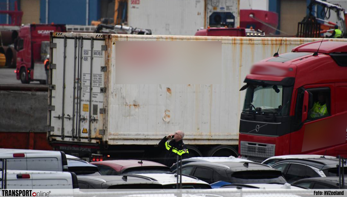 Zwaargewonde na ongeval met vrachtwagen op bedrijfsterrein in Nieuwdorp [+foto]