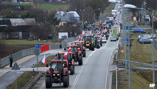 Poolse boeren zijn uit protest weer met veel blokkades begonnen en krijgen steun van vrachtwagenchauffeurs [+foto's&video]