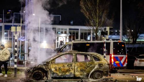 Zeker vier agenten gewond door rellen bij zalencentrum Den Haag