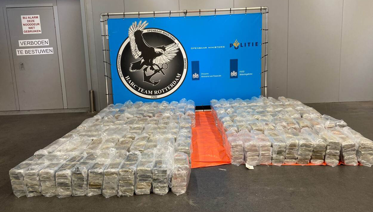 Ruim 1100 kilo cocaïne aangetroffen bij fruitopslag in Rotterdam