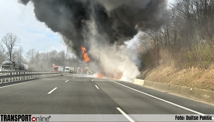 Vrachtwagenbrand zorgt voor afsluiting Duitse A7 in beide richtingen [+foto's]