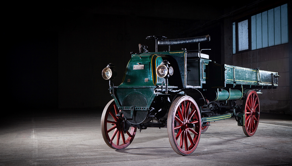 Een zeldzaamheid: de Daimler cardanwagen uit 1899