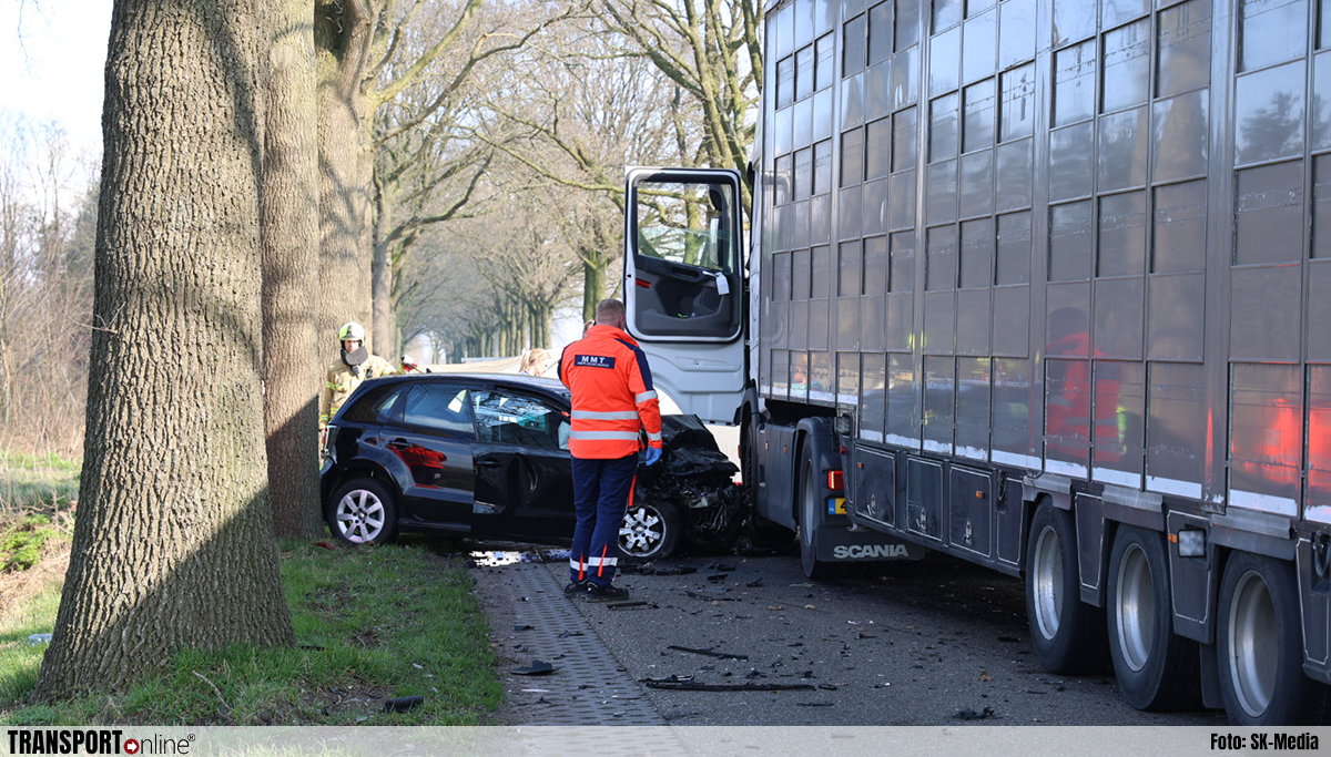 Automobiliste om het leven gekomen bij aanrijding met vrachtwagen in Wilbertoord [+foto]