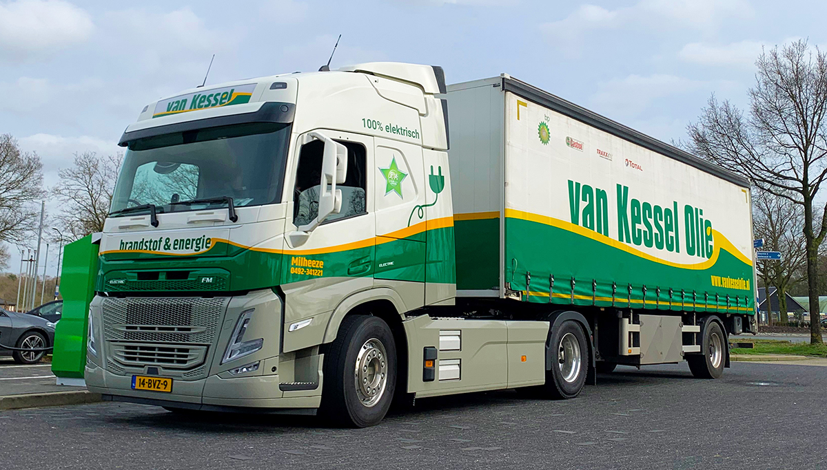 Brandstofleverancier Van Kessel neemt eerste elektrische vrachtwagen in gebruik