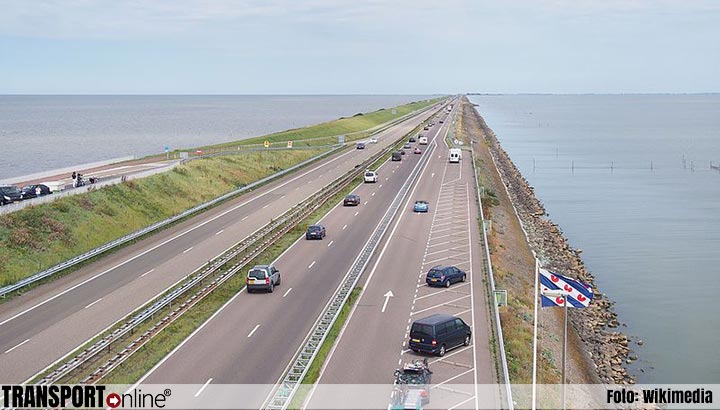 Protest fietsers tegen stremmen Afsluitdijk
