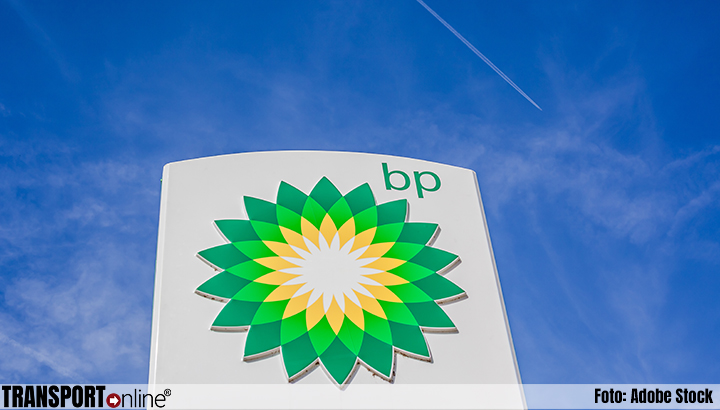 Werknemers olieraffinaderij BP in Rotterdam voeren actie