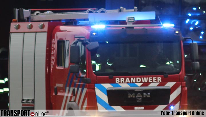 Bedrijfspand in Zwijndrecht in brand na binnenrijden auto