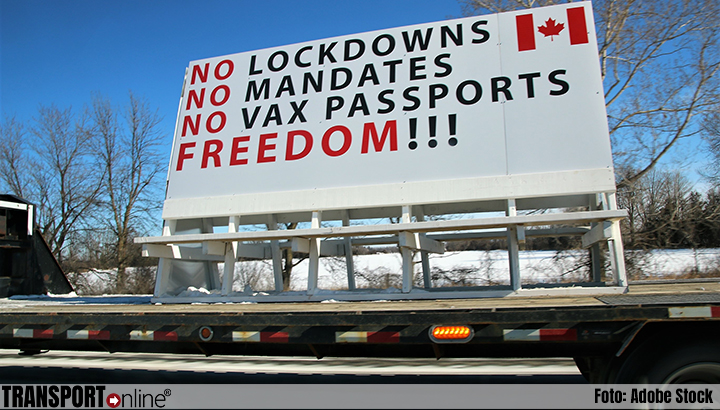 Vrachtwagenchauffeurs Canada blokkeren belangrijke grensovergang [+foto's&video]