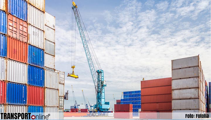 Containers met bestemming Rusland staan vast op kade in Rotterdam