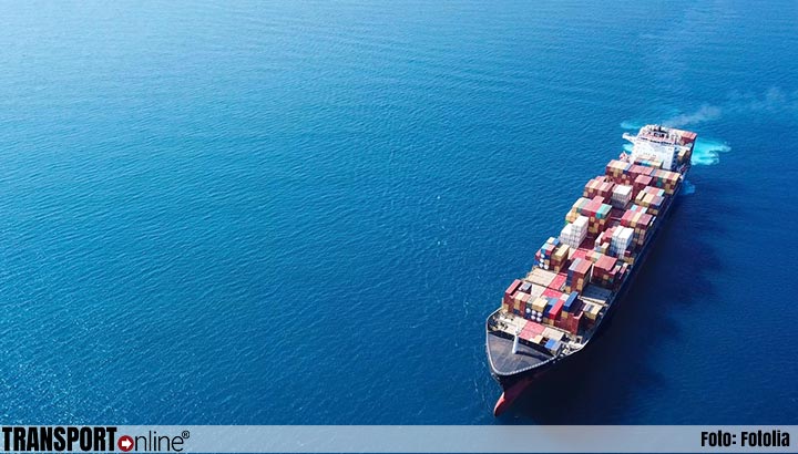 Amerikaanse kustwacht onderzoekt containerschip na olielek