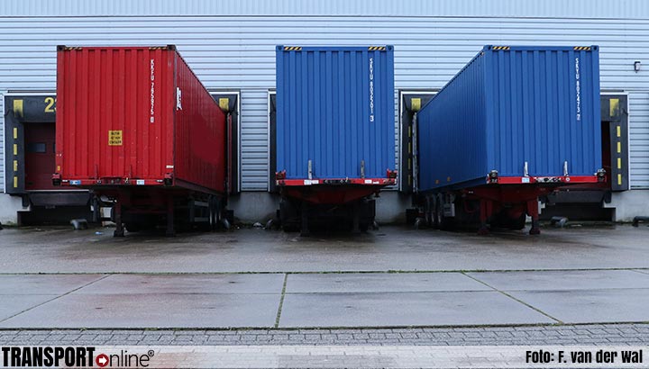 Drie chassis met containers gestolen in Heinenoord