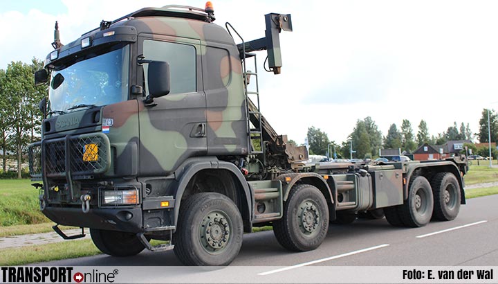 Blokkades van militaire vrachtwagens bij RIVM [+video's]