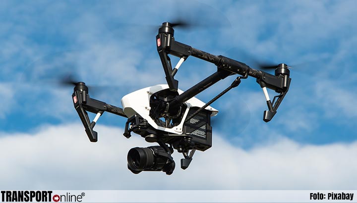 Primeur: eerste drone-pakketlevering op schip in Rotterdamse haven [+video]