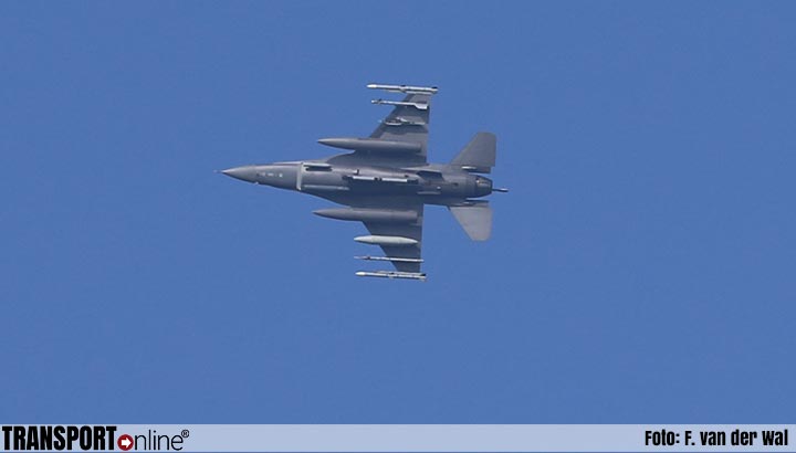 F-16's onderscheppen vliegtuigje boven Flevoland