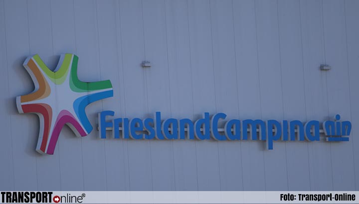Boeren blokkeren hoofdkantoor van FrieslandCampina [+foto]