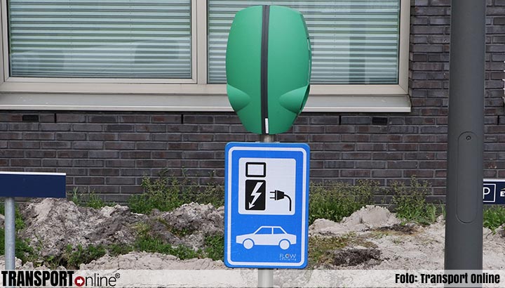 Aantal laadpunten elektrische auto's in jaar tijd dertig procent gestegen