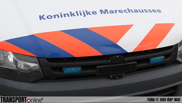 Taxichauffeur in been gestoken op Schiphol