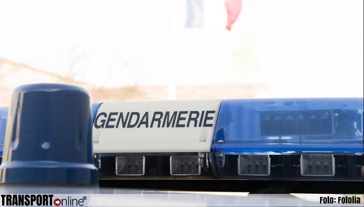 Politiemedewerkster doodgestoken bij politiebureau buiten Parijs