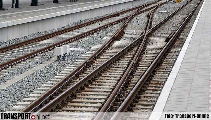 Minder treinen van en naar Schiphol door beschadiging spoor
