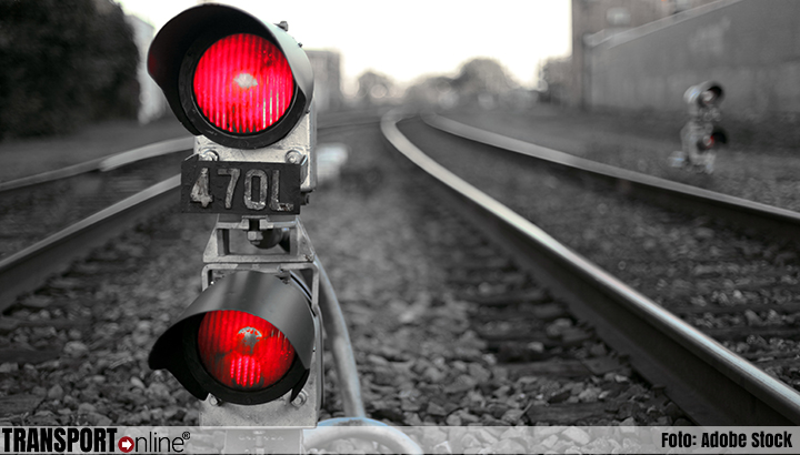 Maandelijks rijden zeven Belgische treinen door rood
