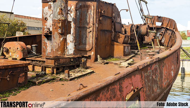 Geldboetes geëist voor overdracht en sloop met asbest vervuild schip