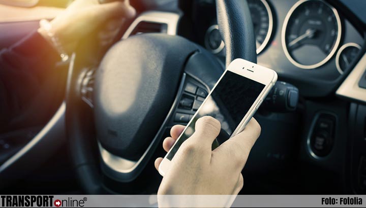 Nederlanders gebruiken steeds vaker hun telefoon in verkeer