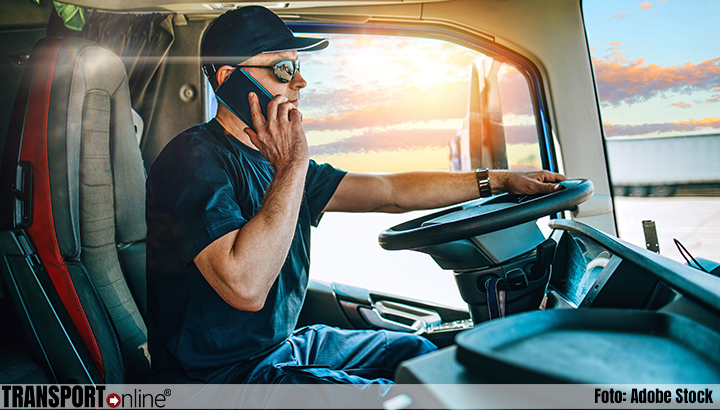 Onderzoek: Vrachtwagenchauffeurs gebruiken gemiddeld negen procent van de rijtijd hun smartphone