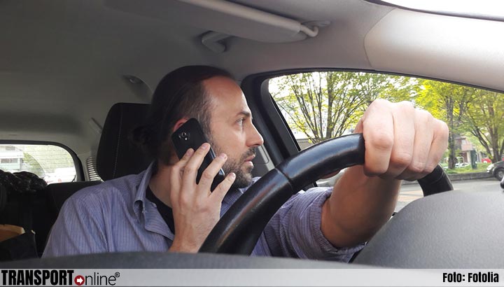 731 bestuurders bekeurd voor gebruik smartphone tijdens het rijden in controleweek