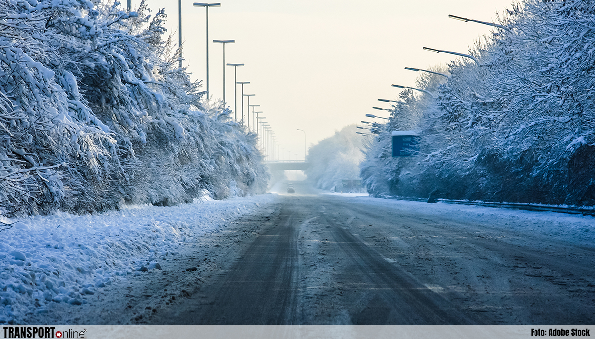 Rijverbod voor vrachtwagens langer dan 13 meter op Belgische E25 en E42 vanwege sneeuw en ijzel