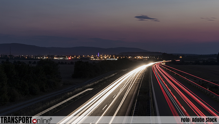 Verlichting langs 470 kilometer snelweg blijft dit jaar uit