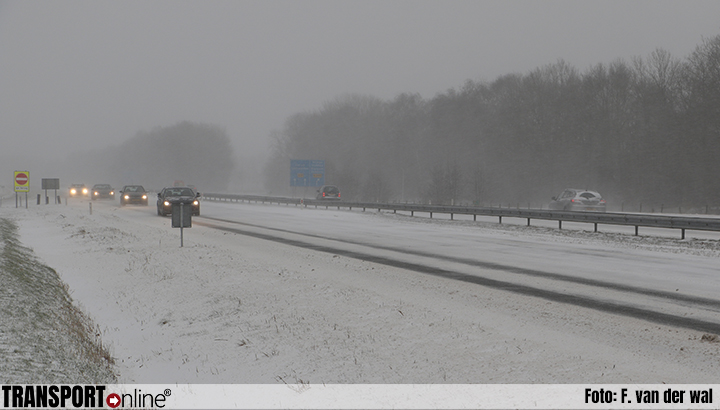 Vooral in westen en midden van Nederland files door sneeuw