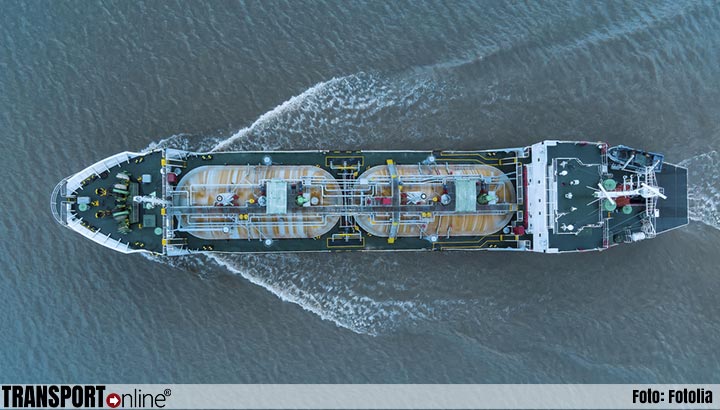Tankers lozen kankerverwekkend gas vanaf de Waal en de Rijn