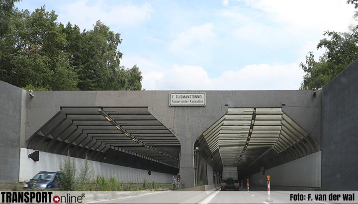 Tijsmanstunnel dicht na aanrijding met drie vrachtwagens