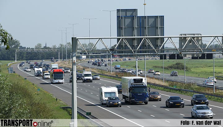 Afdeling bestuursrechtspraak wil uitleg van Europees Hof over Rijbewijsrichtlijn voor vrachtwagenchauffeur met beperkt zicht