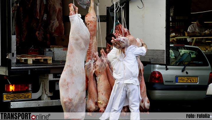 Werknemers slachterijen en vleesbedrijven schieten eindbod cao keihard af