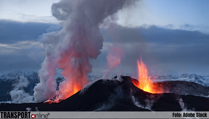 Vulkaanuitbarsting in zuidwesten IJsland, vliegverkeer stilgelegd