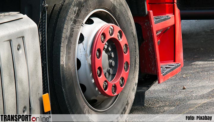 Wielmoeren van vrachtwagenwielen losgedraaid in Oberhausen