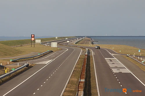 Verkeer vast op Afsluitdijk