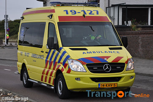 Fiets gegooid naar ambulance, chauffeur belaagd