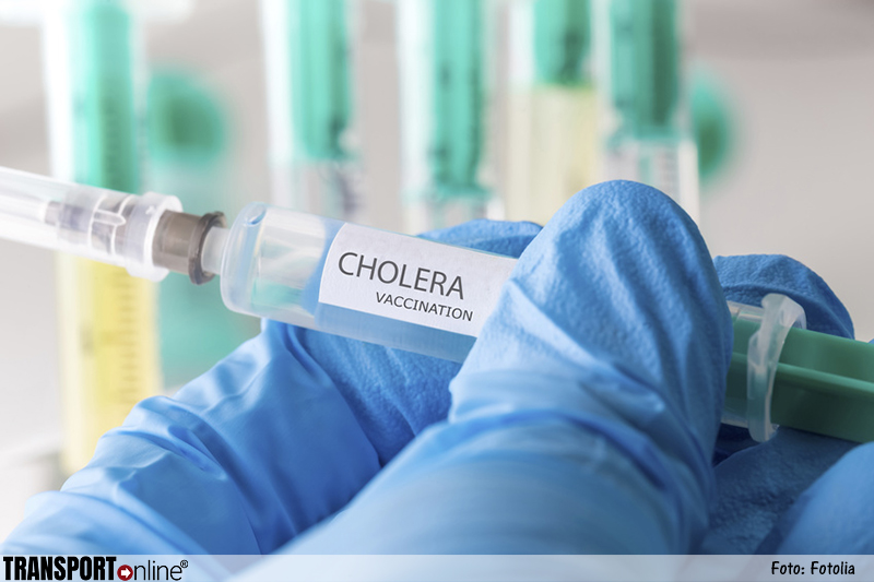 Loos alarm over cholera in vliegtuig Algerije