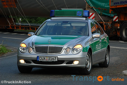 Werkdag van Hongaarse vrachtwagenchauffeur eindigt met ritje in politieauto